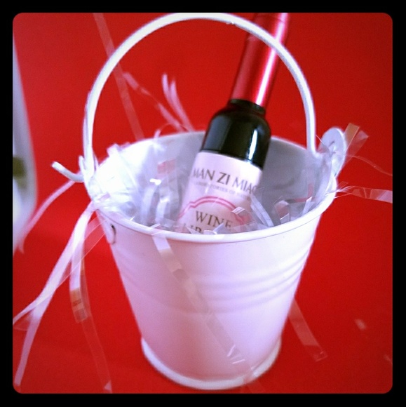 * HOST PICK* Wine Lip Gloss Set 🎉Bachelorette🎉 - Picture 3 of 6